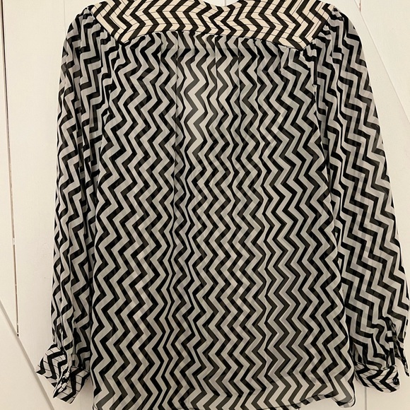 Gorgeous Black and white Blouse
Brand: Bellatrix Size Small - Picture 5 of 7